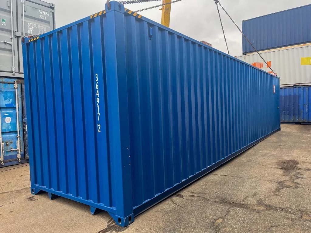20 Fuß und 40 Fuß Container nebeneinander im Größenvergleich