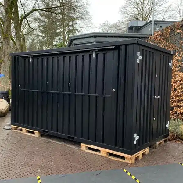 Schwarzer Bar Container 4x2 RAL 9005 mit geöffneter Verkaufsklappe
